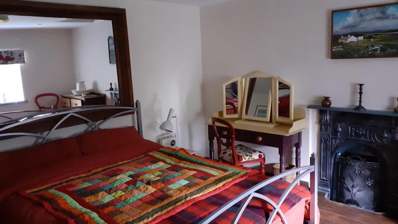 דונגול The Rockhouse - Cosy Stone Built Thatch Cottage מראה חיצוני תמונה